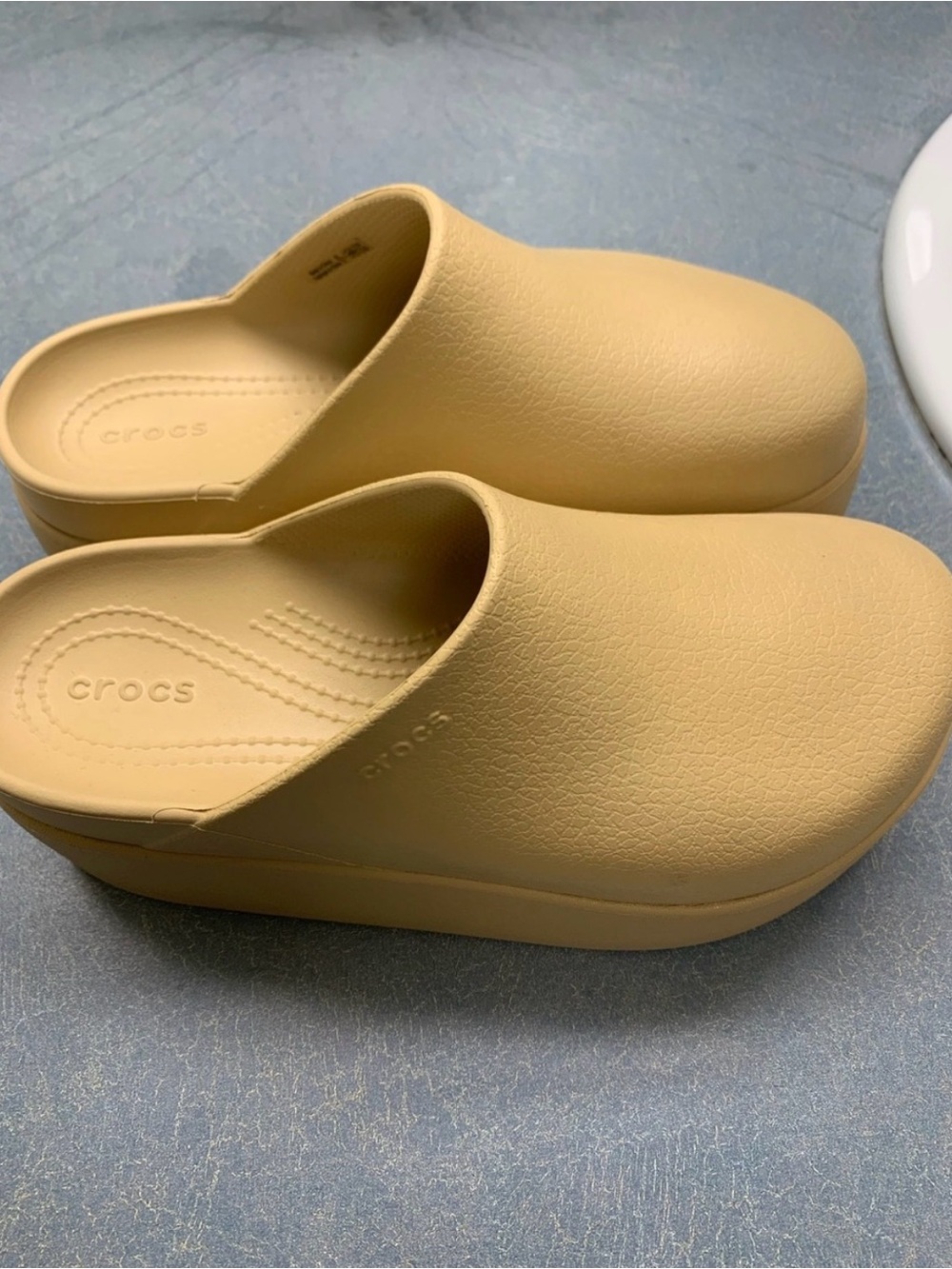 Croc Dylan platform